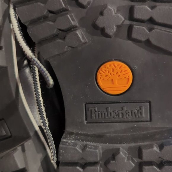 NWOT Timberland Black Leather Boots - Picture 8 of 9